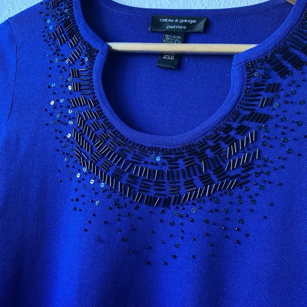 09. Cable & Gauge Petite Blue Beaded Top - Picture 3 of 6